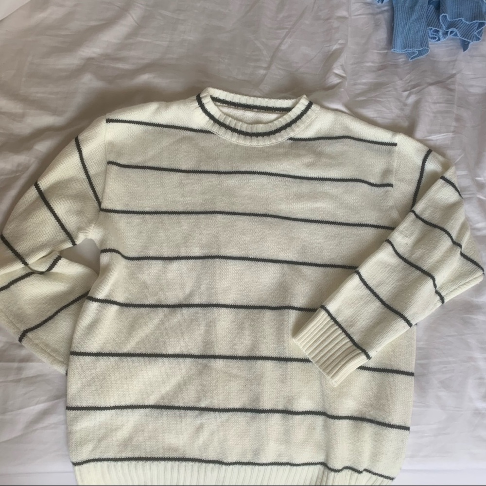 Stripped black and white oversized sweater